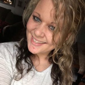 Meet your Posher, Joelle